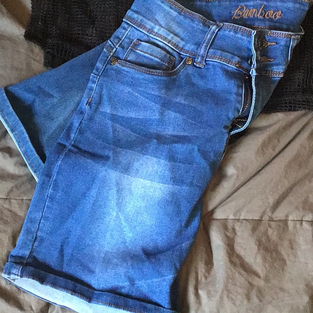 Shorts - Picture 2 of 3